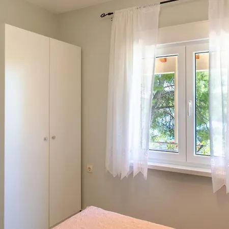 Lägenhet 3609-5 For 3 Pers In Karbuni Potirna