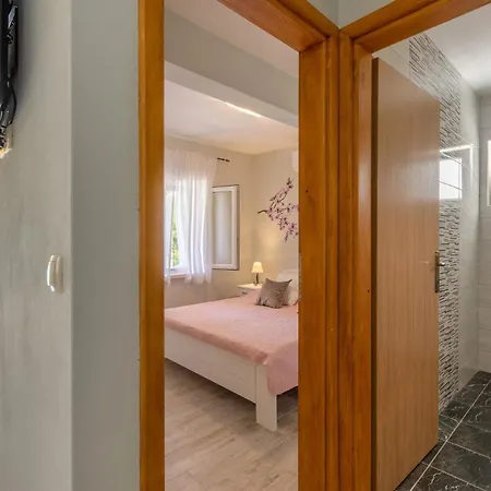 3609-5 For 3 Pers In Karbuni * Potirna